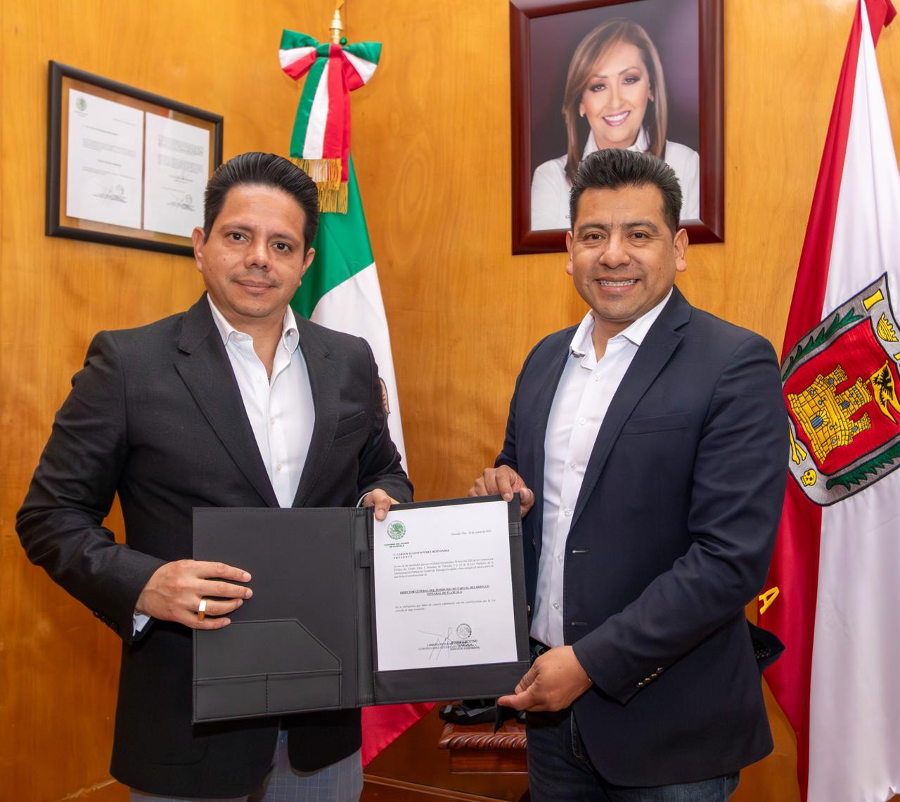 Secretario de Gobierno toma protesta a Carlos Augusto Pérez Hernández como director del Fomtlax